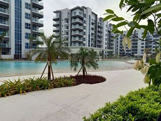 FOR SALE AND FOR  RENT EXECUTIVE STUDIO AND  PARKING AT BAYSHORE 1