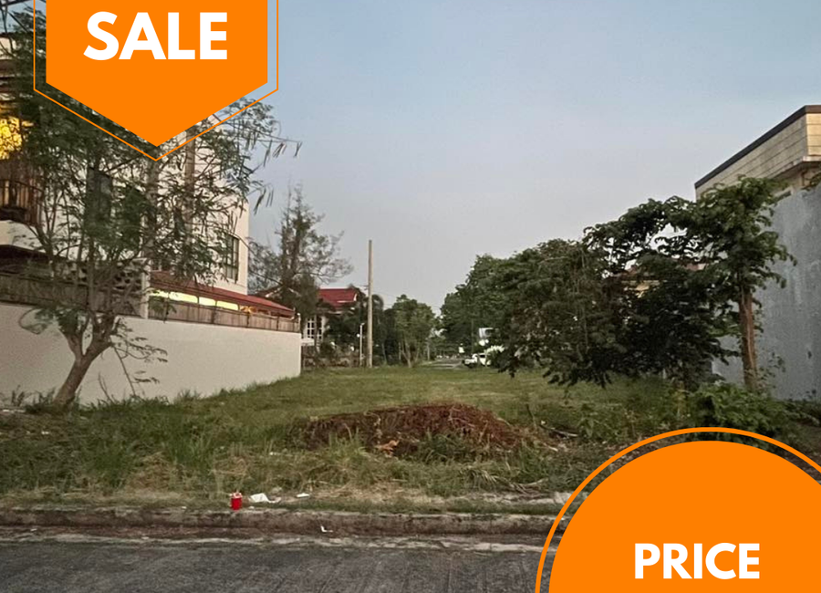 Fleur De Lis, Geneva Garden vacant lot