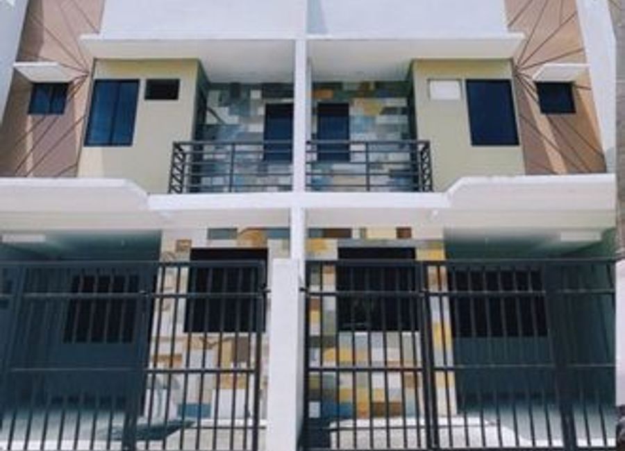 EH-1102: 6 Door Town Houses For Sale!