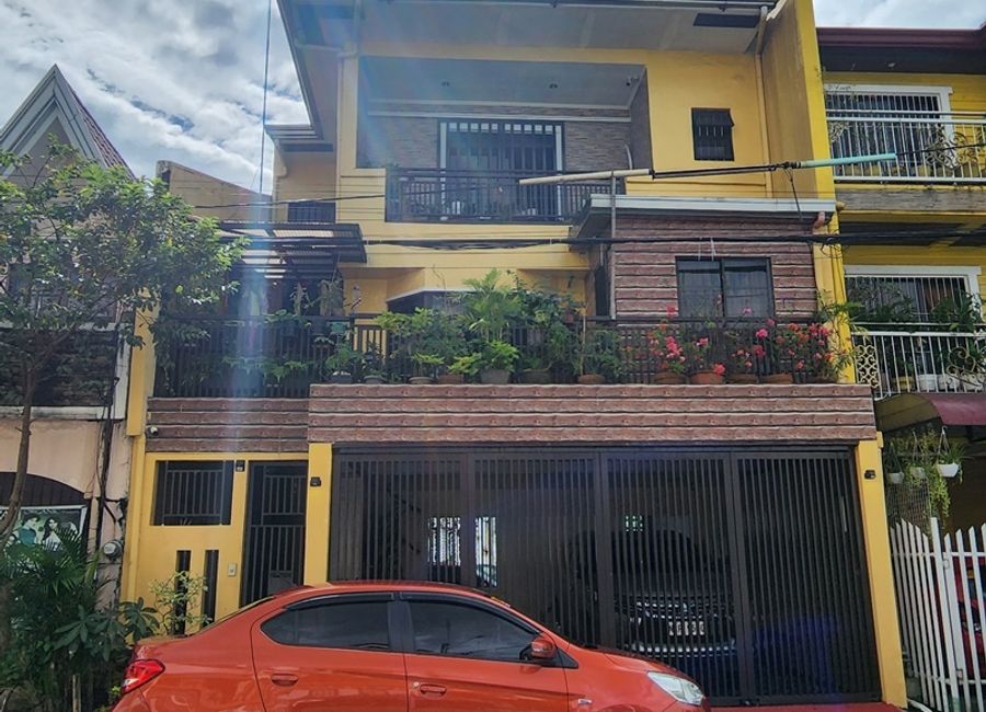 For Sale: 3 Storey House in North Olympus Subdivision, Novaliches, Quezon City
