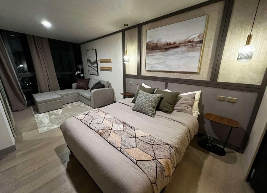 Luxury Condo Studio Unit in Century Spire Makati