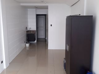 Infront Of Ust Big Studio Type Condo For Sale In Torre De Sto. Tomas.