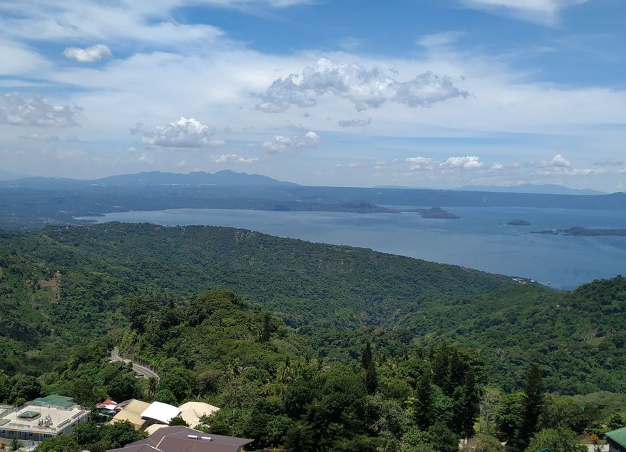 Tagaytay : Condo Near Rotonda with Parking