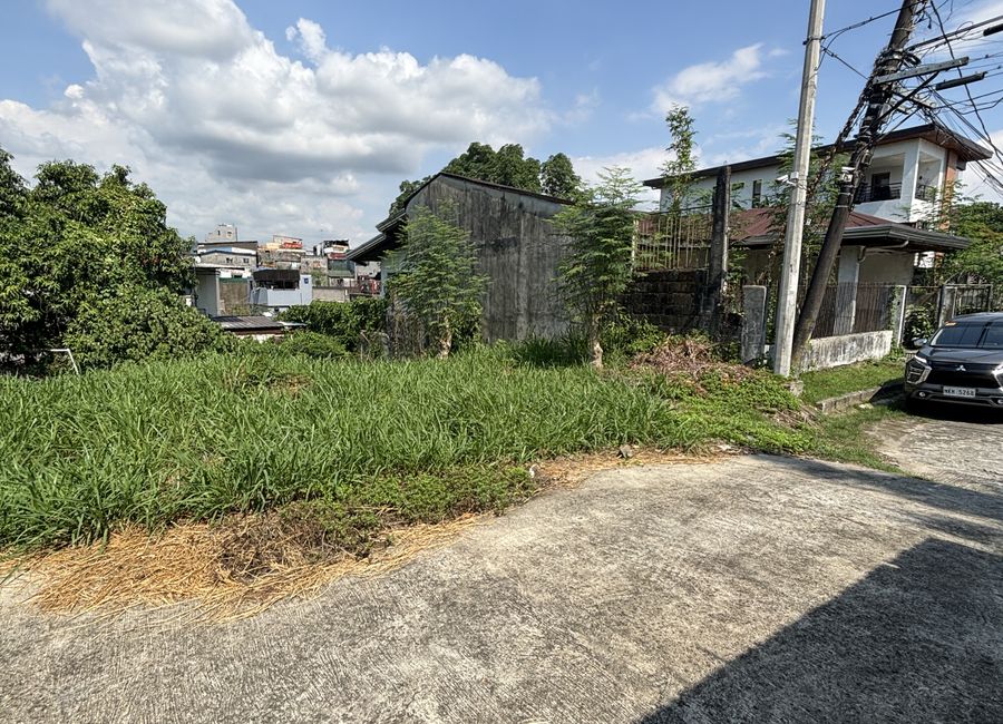 From 12.5m down to 10.5m. Lot for sale. Just 2 km away from Congress, Batasan Hills