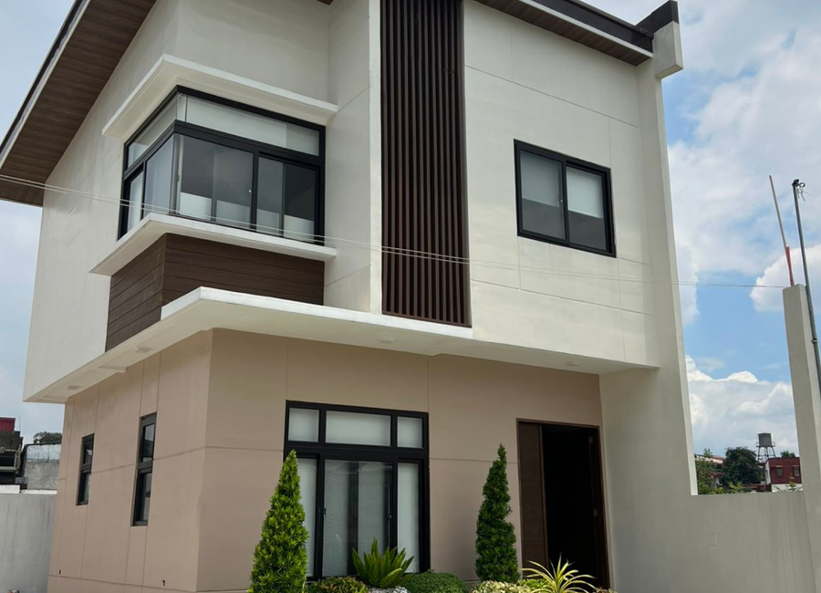 FOR SALE: 4-BEDROOM SINGLE ATTACHED HOUSE & LOT (Pre-Selling)