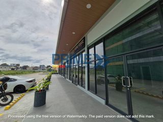 Prime 2,207 sqm commercial space with parking and great accessibility.