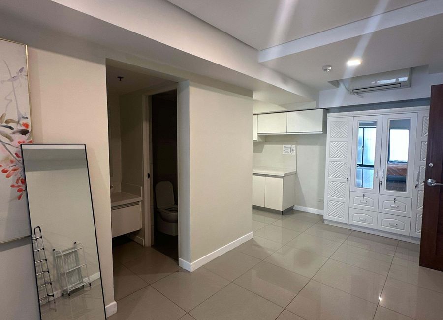Condo Sharing for Males and Females in Parañaque