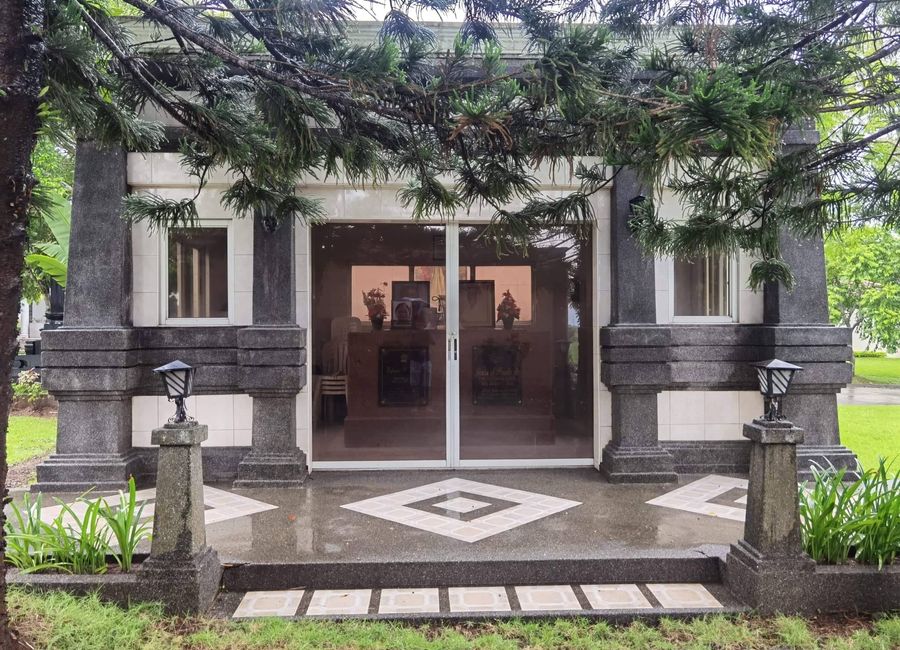 Lowest Price Mausoleum Lot in Manila Memorial Park at Dasmariñas