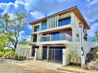 Stunning 5-Bedroom with Taal View For Sale in Splendido, Tagaytay