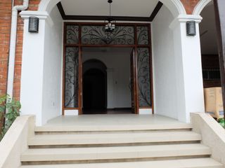 PRICE AS LOT! CORNER LOT HOUSE IN ALABANG HILLS VILLAGE