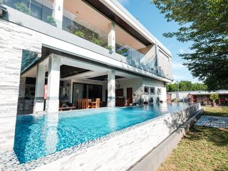 1,624 sqm Fairway Home with Spacious Roofdeck in Manila Southwoods