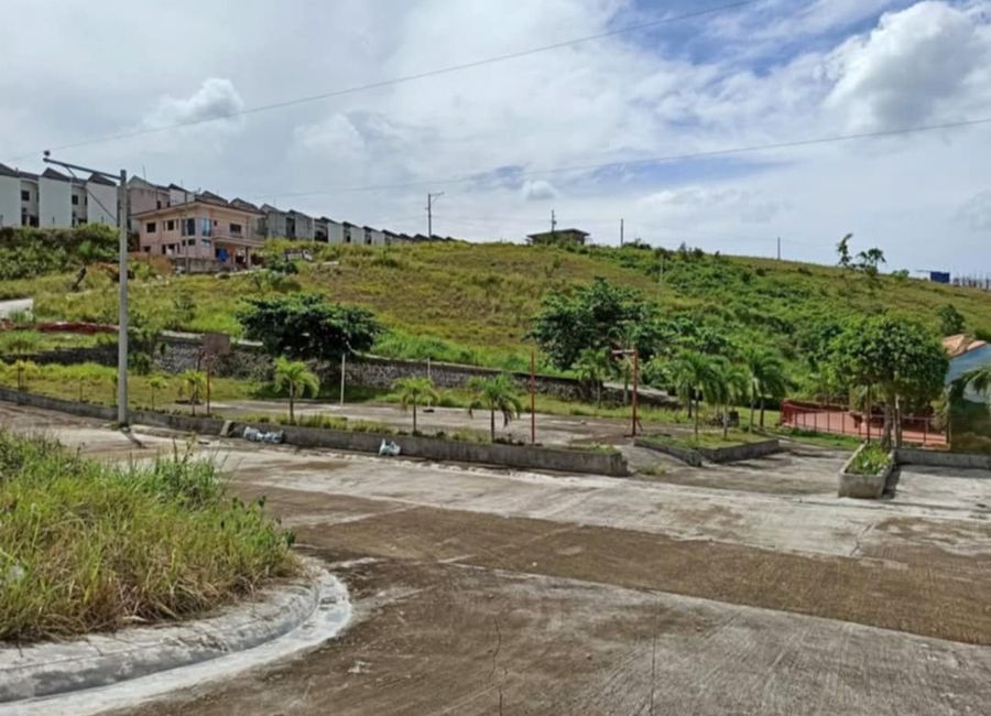 200sqms Overlooking Corner Lot in Club 30 Heights, Tubod, Minglanilla, Cebu