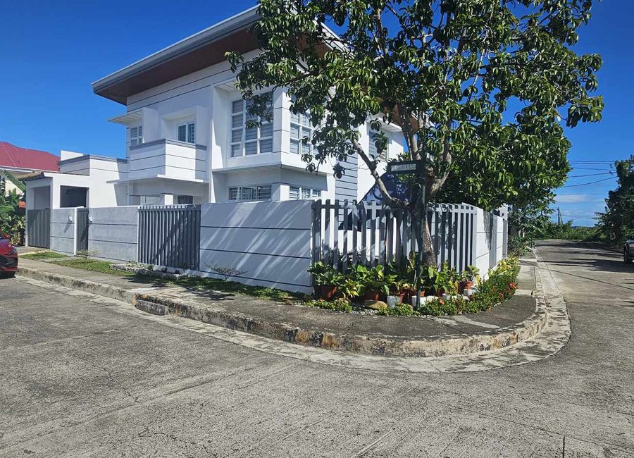 For Sale Well-Built Home on a Corner Lot at an Exclusive Subdivision in Jaro, IC