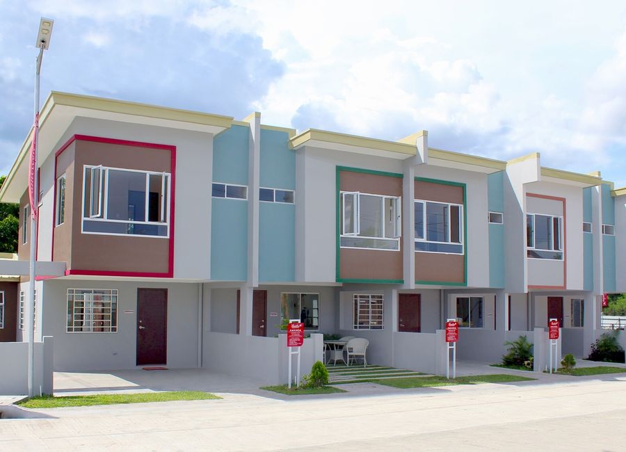 TOWNHOUSE NEAR IMUS CITY HALL & CALAX EXIT - COMPLETE FINISH TURNOVER