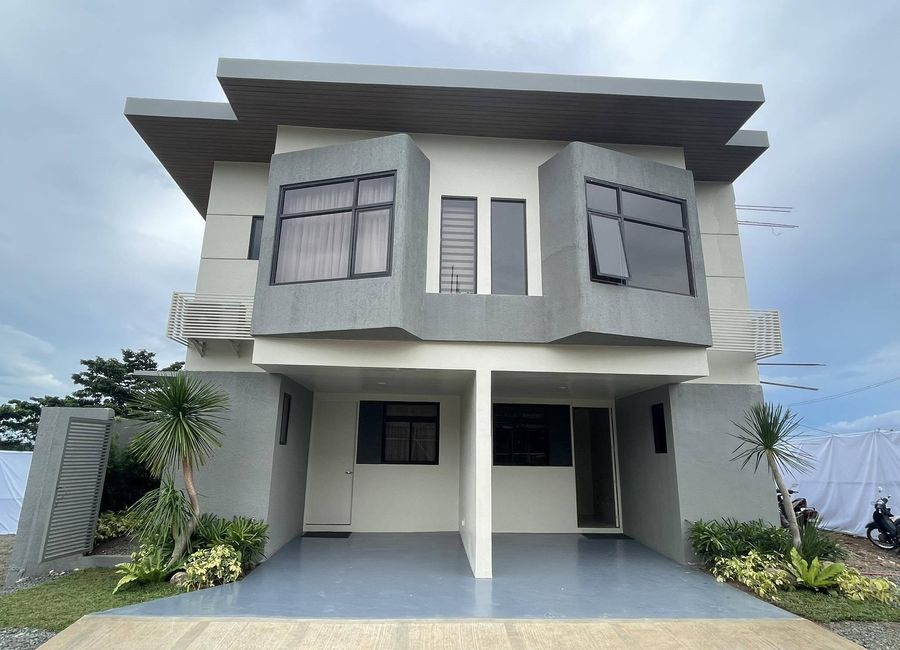 PANORAMIC VIEW SINGLE ATTACHED HOUSE AND LOT FOR SALE AT AURELLA RIDGE BINANGONAN