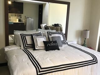 Fully furnished 38 sqm Studio unit for Rent in San Lorenzo, Makati City