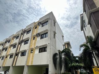 Prime Townhouse Unit For Sale in Circulo Verde Garden Homes