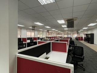 700 Sqm Office Space in Makati City- FOR LEASE!