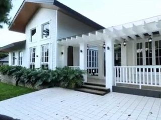 House & Lot for SALE at Royal Pines East Tagaytay! 607 sqm at 40M