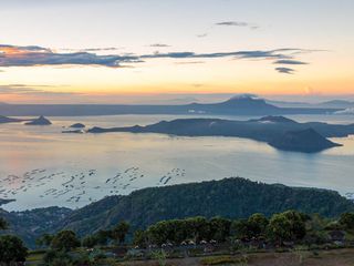 SALE!!!! Tagaytay Penthouse with a view of the Taal Lake.