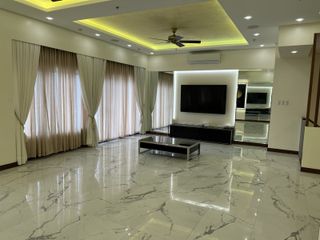 For Sale/Rent! New Penthouse, Bi-level, 5BR, interior design, with 1 carparks,Semi furnished. at Brio Makati.