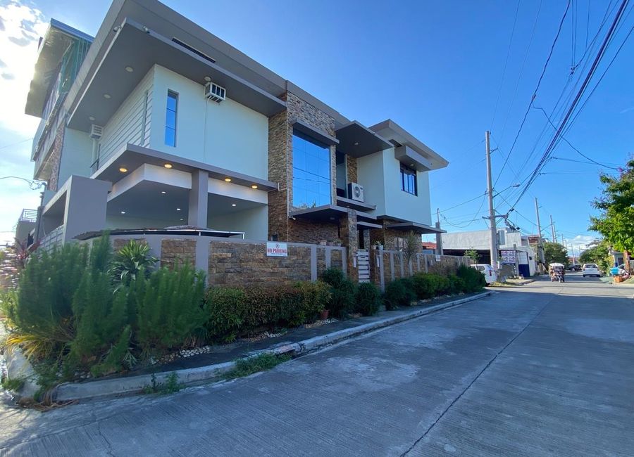 HOUSE FOR SALE at GARDEN VILLAS 3, Sta. Rosa Laguna