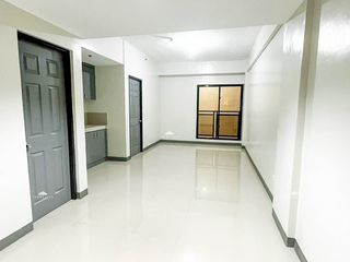Residential Building with Balcony for Rent in San Isidro, Makati City