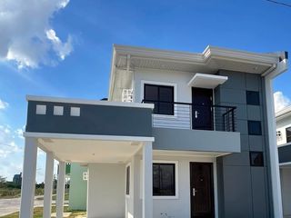Two storey  House Along the Highway Capas Tarlac