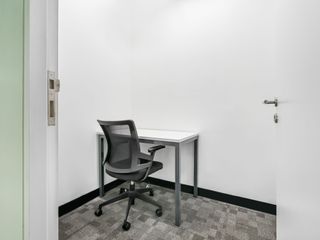 Private office space for 2 employees in Regus Savya Financial Center