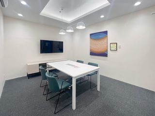 Private office space for 4 employees in Regus Colours Town Center