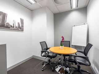 Fully serviced private office space for you and your team in Regus Downtown Tower