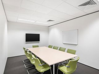All-inclusive access to professional office space for 10 employees in Regus Uptown IT Hub