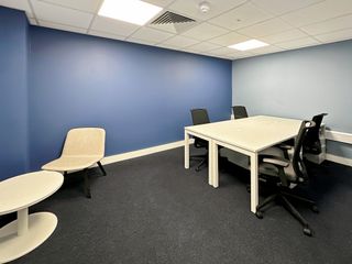 Private office space for 3 employees in HQ Downtown Tower