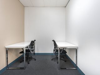 Private office space for 3 employees in HQ Downtown Tower