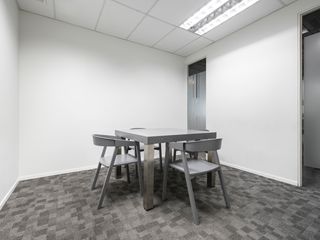 Private office space tailored to your business’ unique needs in Regus Gateway Tower
