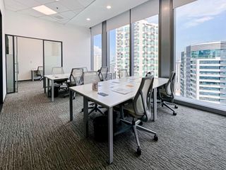 Fully serviced private office space for you and your team in Spaces World Plaza