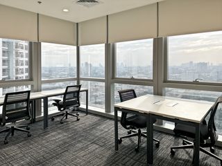 Private office space tailored to your business’ unique needs in Regus One Vertis Plaza