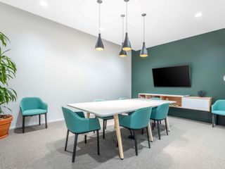 Tailor-made dream offices for 5 employees in Spaces The Stiles Enterprise Plaza