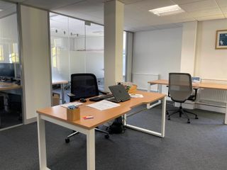 All-inclusive access to professional office space for 1 person in HQ JD Plaza