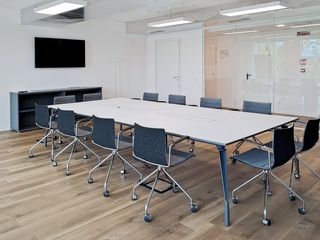 Professional office space in HQ JD Plaza on fully flexible terms