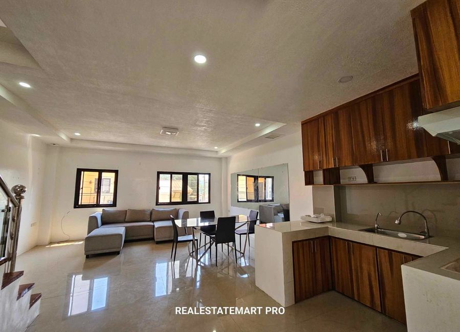 3 Storey House and Lot with 4 Bedrooms for Sale in Camp 7, Baguio City