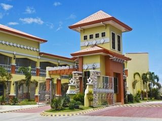 House for rent w/ 3 bedrooms and Car port in Tarlac City