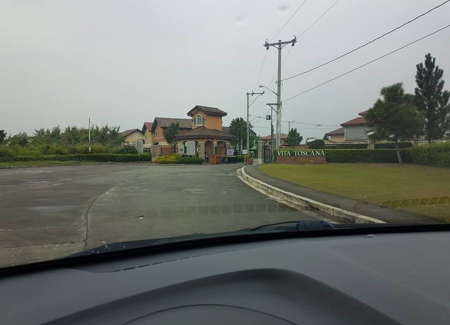 House and Lot in Bacoor inside Exclusive Village in Bacoor