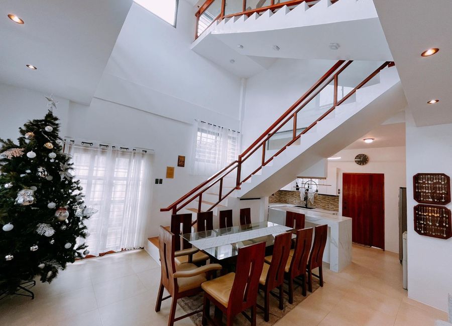 HOUSE IN BLUE MOUNTAINS FOR SALE