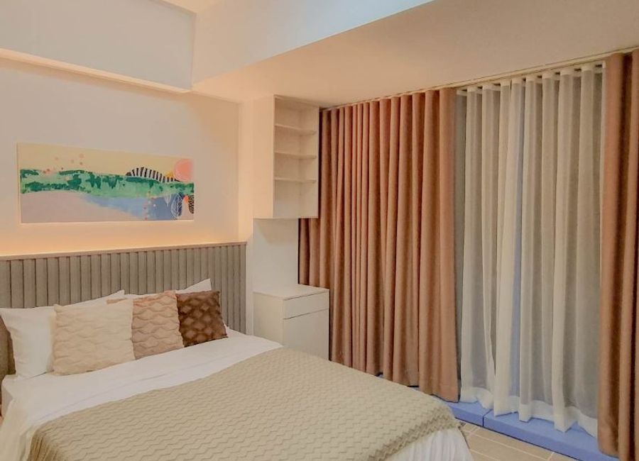 Newly Renovated Studio Unit For Sale in Three Central Salcedo Makati