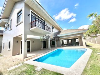 4-Bedroom House with Pool in North Town Homes for Rent
