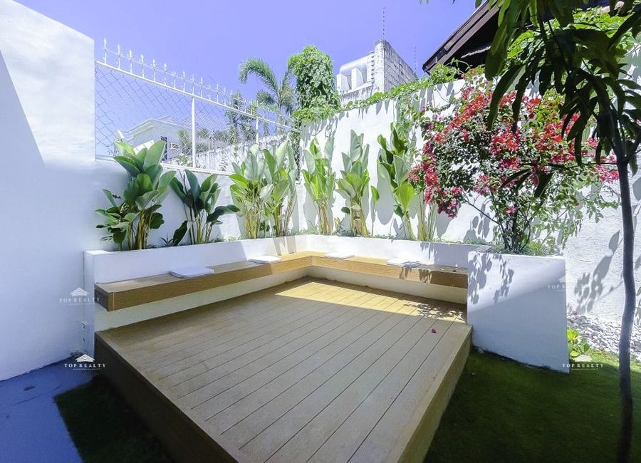 Multinational Village House for sale in Parañaque City at Multinational Village INCOME GENERATING!