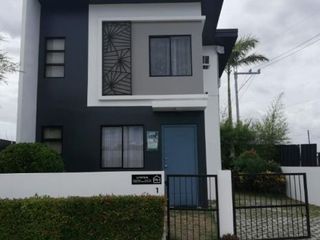 Modern Townhouse in Calamba Near SM City, Liana's, iMall, and Riverview Resort – Bank Financing Ready