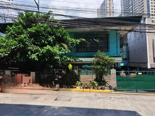 For Sale! House and Lot in South CEMBO - beside BGC Near Mitsukoshi Area