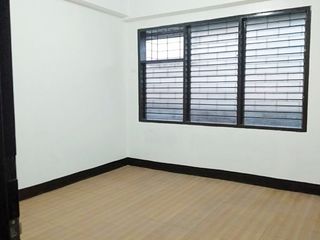 Bedroom for lease in shared apartment - Pasay Libertad